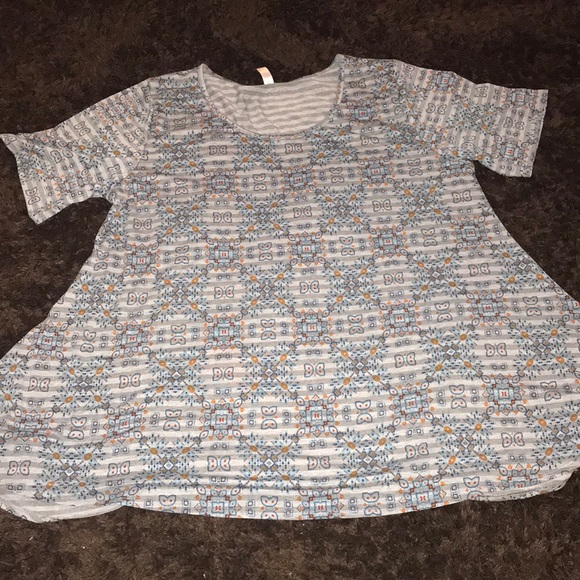 LuLaRoe Tops - Lularoe tunic with butterflies
